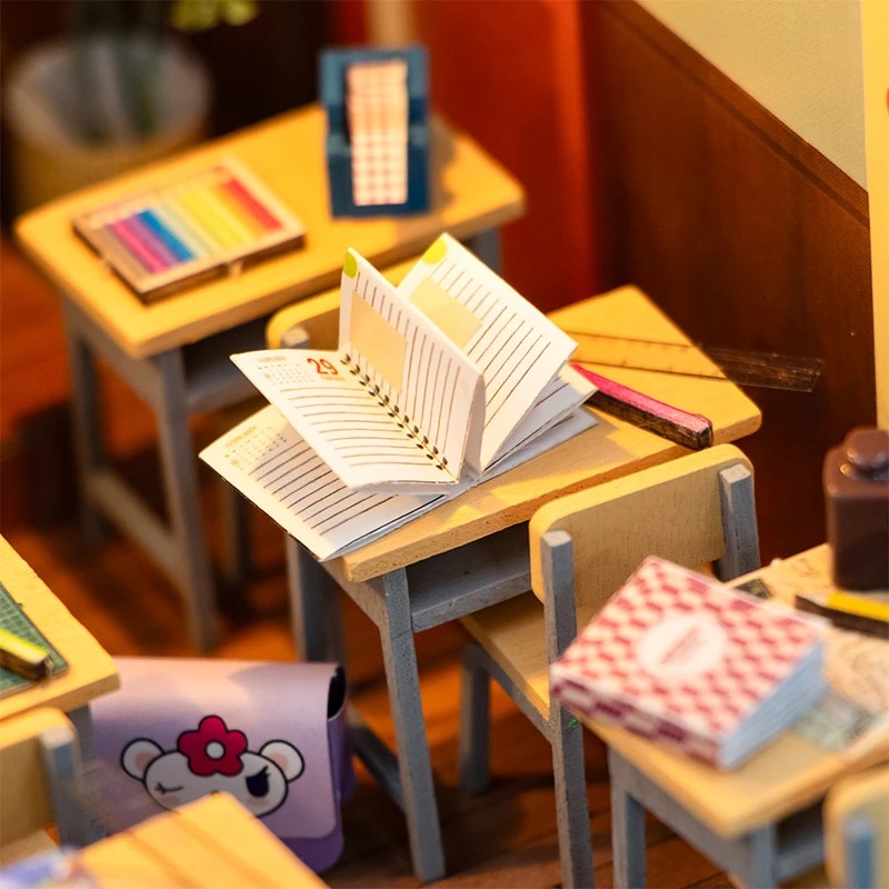 Plymagic DIY Mini House - Classroom