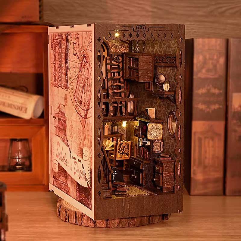 Plymagic DIY Book Nook - Medieval Study