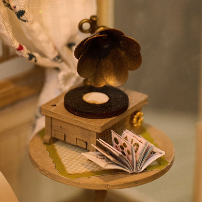 Plymagic DIY MiniHouse -  Vitrine’s Tale