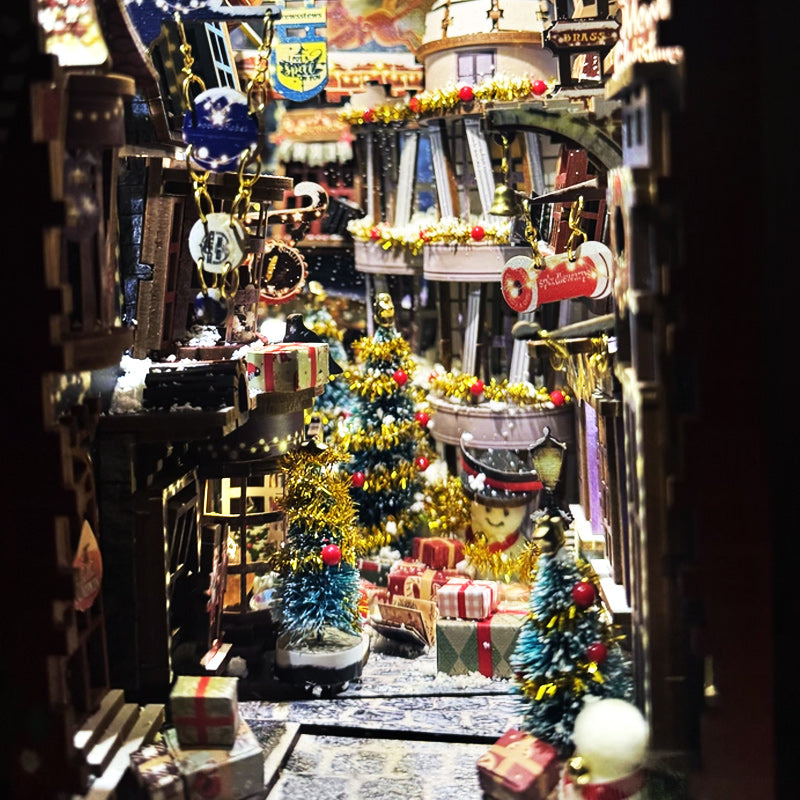 Plymagic DIY Book Nook - Christmas in Magic Night Alley