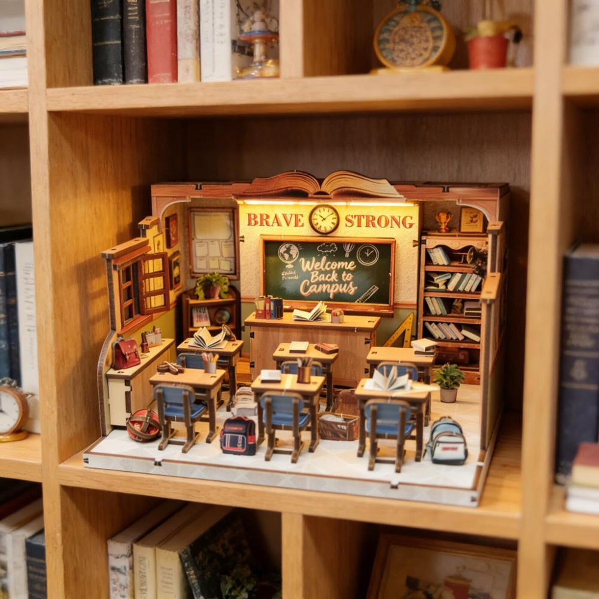 Plymagic DIY Mini House - Retro Classroom