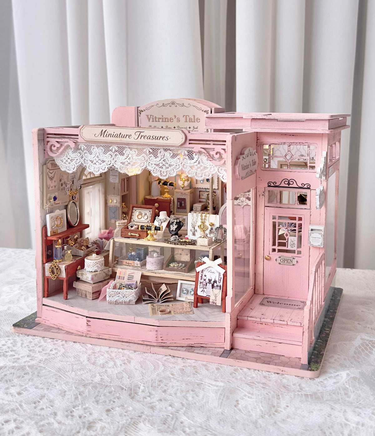 Plymagic DIY MiniHouse -  Vitrine’s Tale
