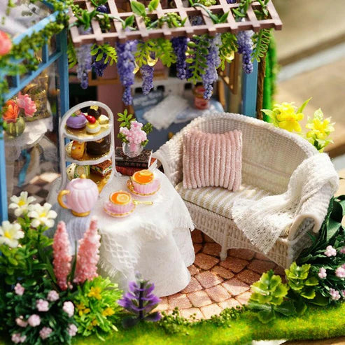 Plymagic DIY Mini House - Rose Courtyard